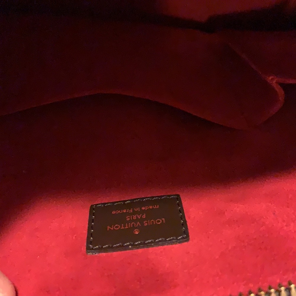 Louis Vuitton - Picture 5 of 11